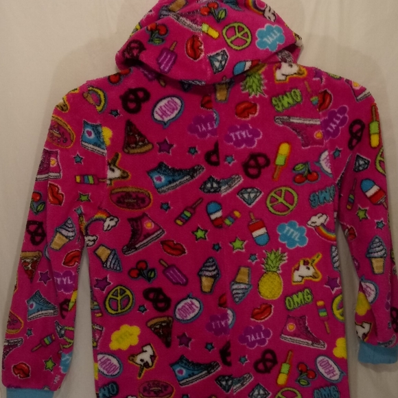 PEACE LOVE & FASHION FUN PRINT ONESIE - Picture 5 of 7